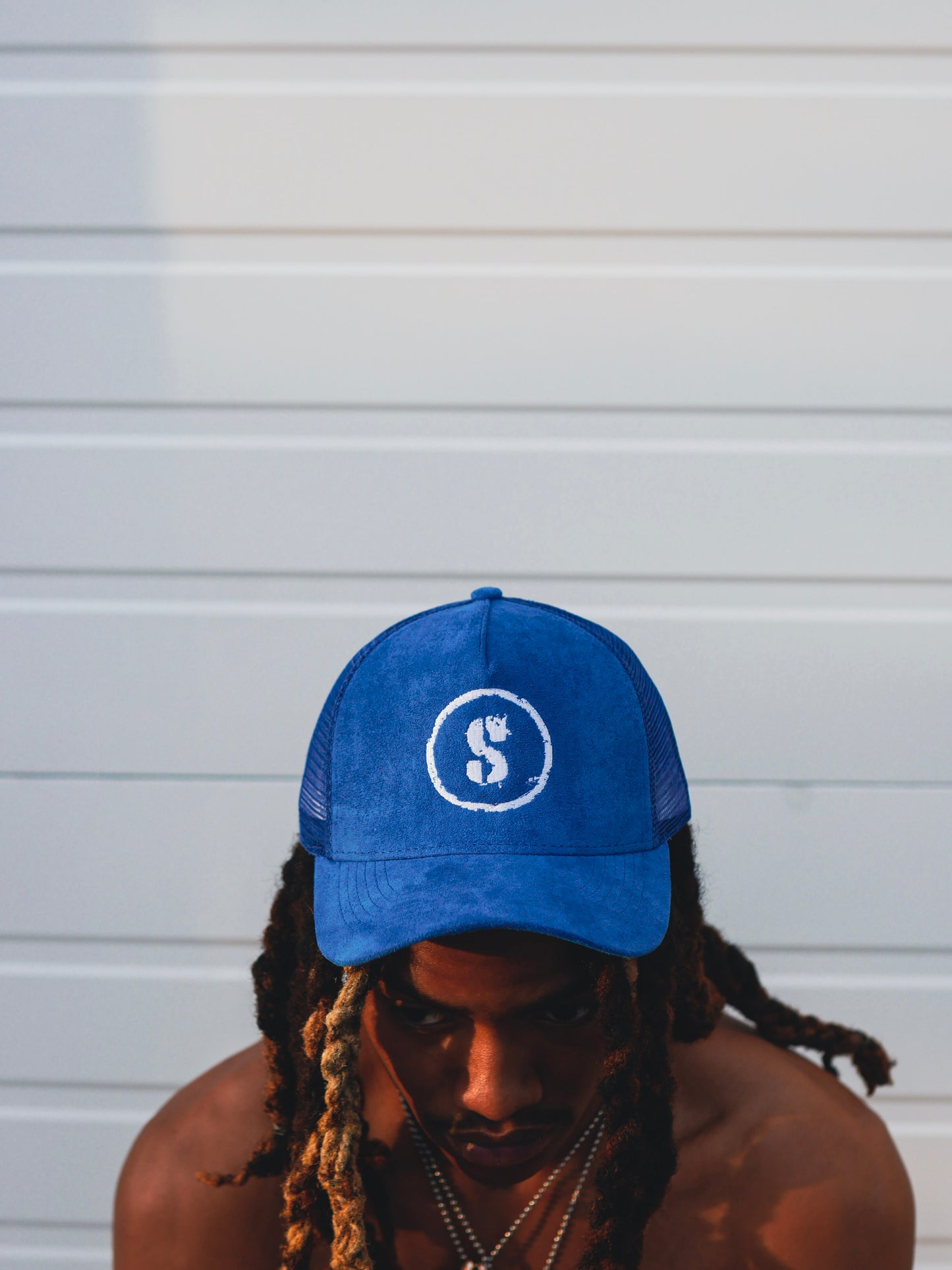 Syndicate stamp blue & white hat